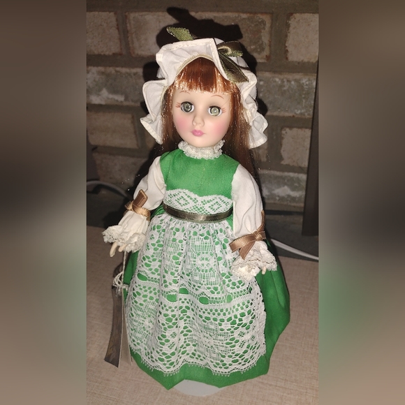 🆕️Vintage 1980s Miss IRELAND Doll #1105 ~The Wonderful World of Effanbee Dolls - Picture 1 of 7
